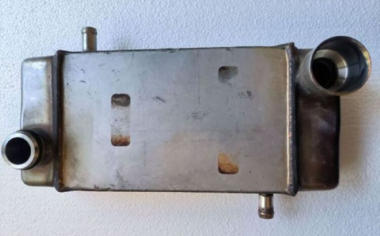  EGR: Chladič výfukových plynů.